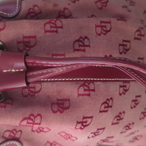 VINTAGE DOONEY & BOURKE RED SIGNATURE MINI DRAWSTRING BUCKET HANDBAG - Picture 3 of 15